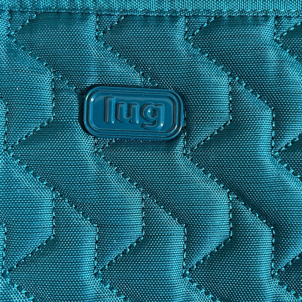 Lug Swivel Turquoise Quilted Crossbody Bag with Heart Pouch - Picture 4 of 5